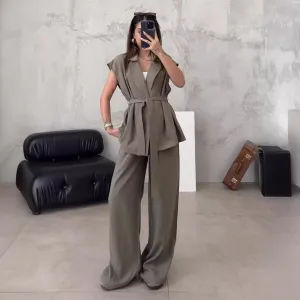 Chic casual sleeveless outfit for women