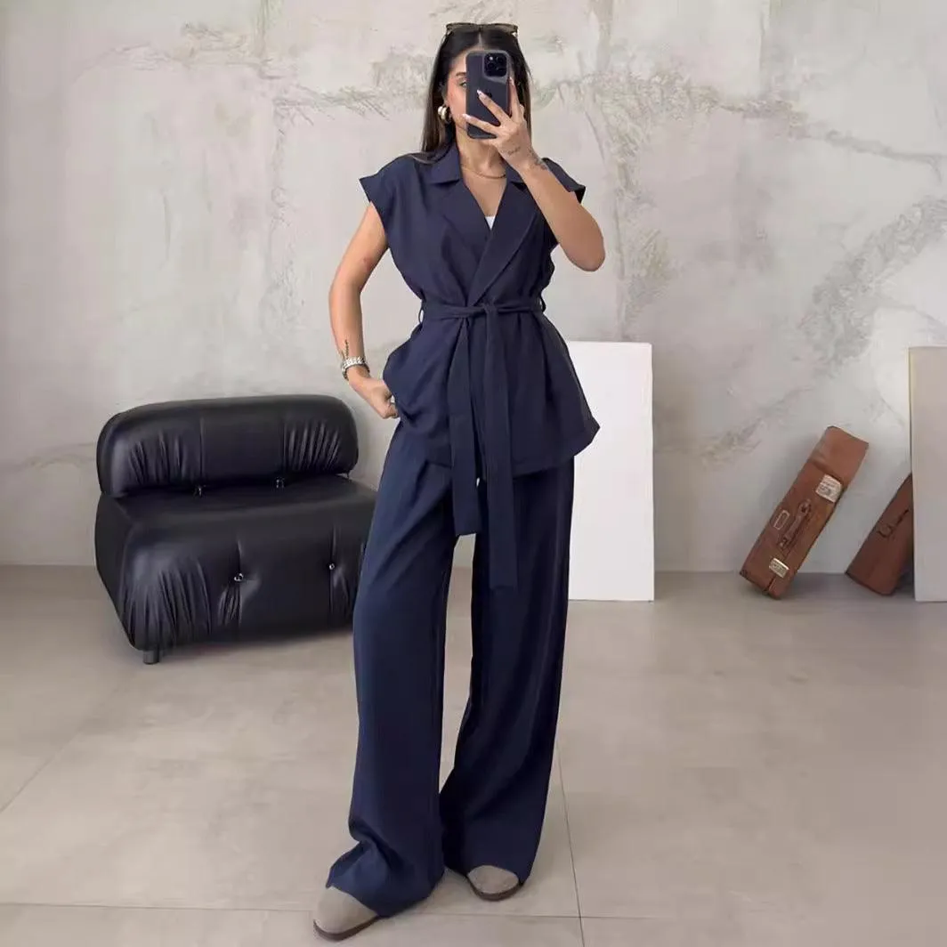 Chic casual sleeveless outfit for women