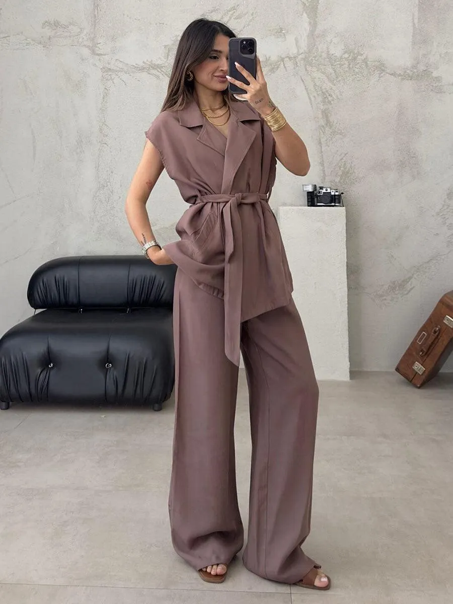 Chic casual sleeveless outfit for women