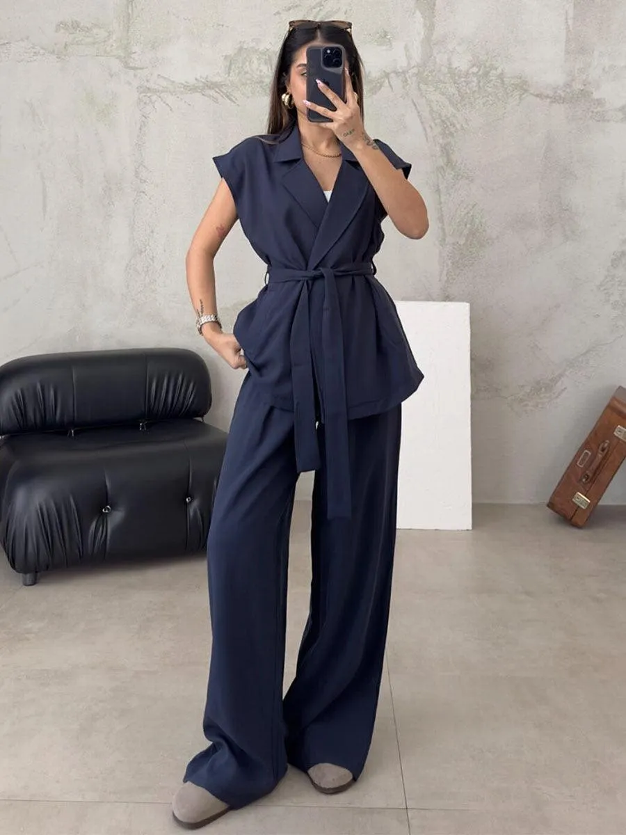 Chic casual sleeveless outfit for women