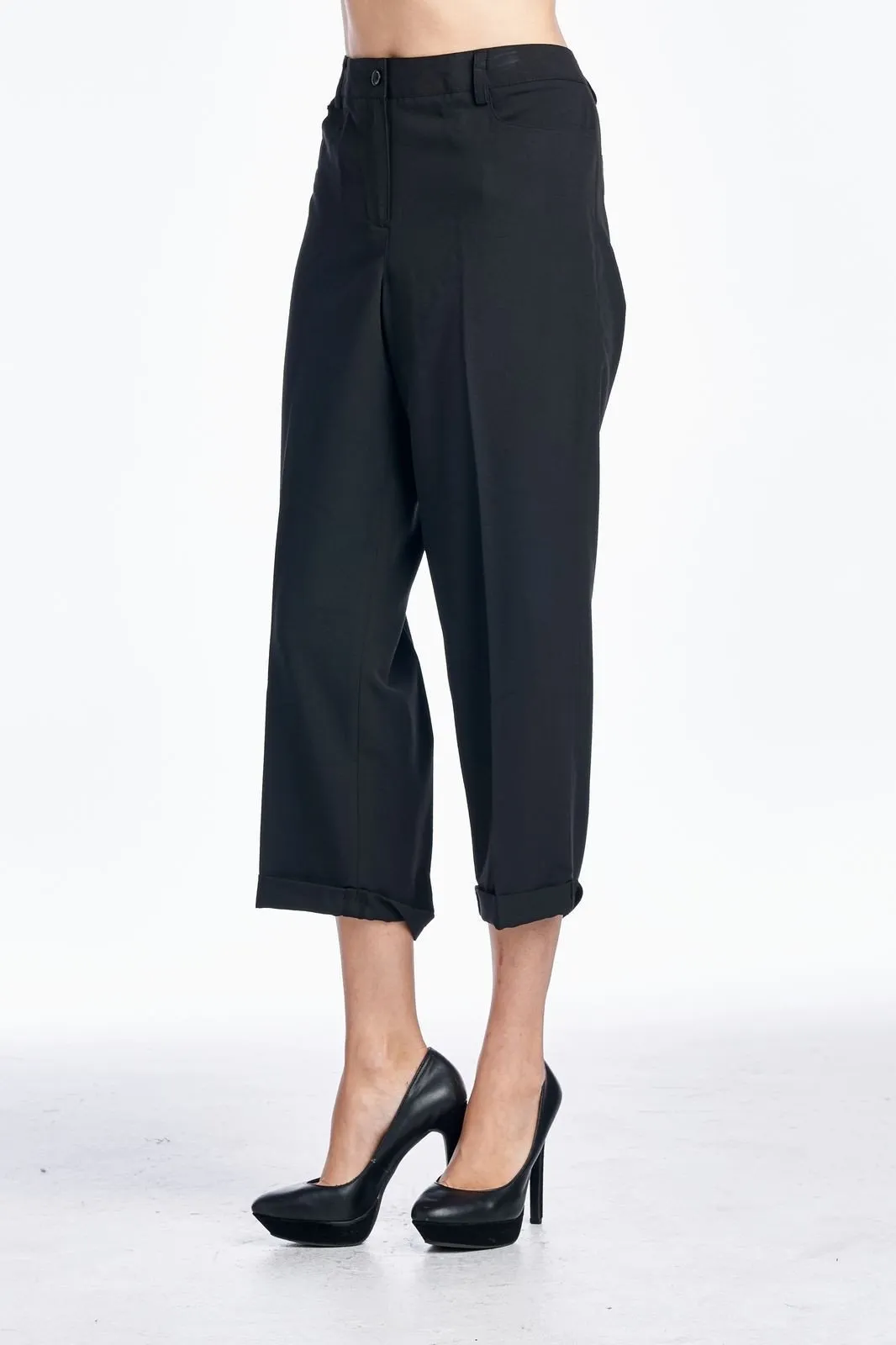 Women's Black Sleek & Slim Capris